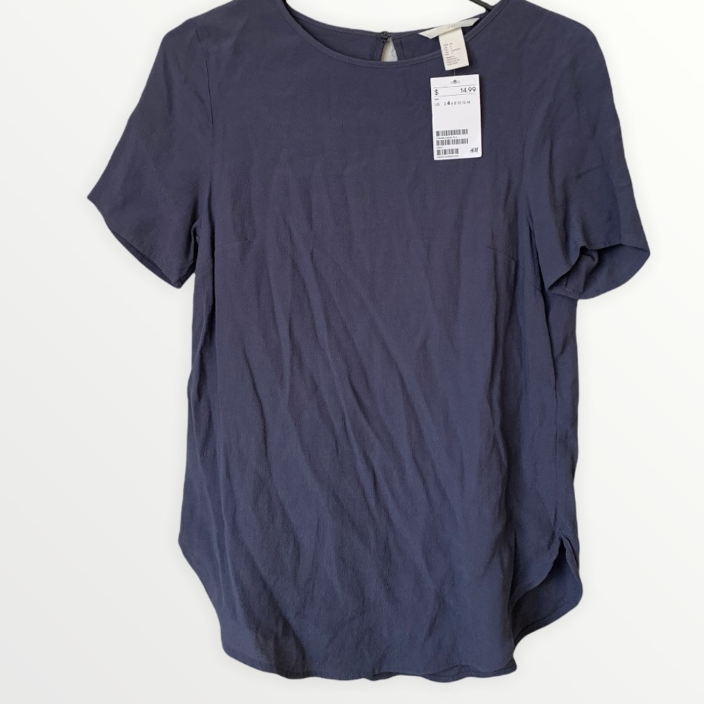 NWT FREE W/PURCHASE OF 3+ ITEMS H&M Blouse Size 4